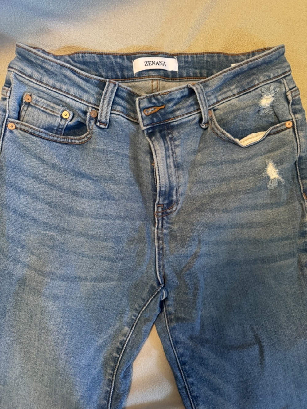 Zenana Distressed Cropped Jeans Medium Wash Raw Frayed Hem Size 29